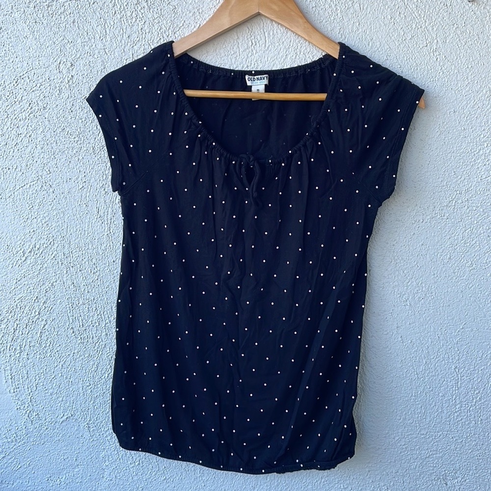 Polka dots top in x-small from old navy